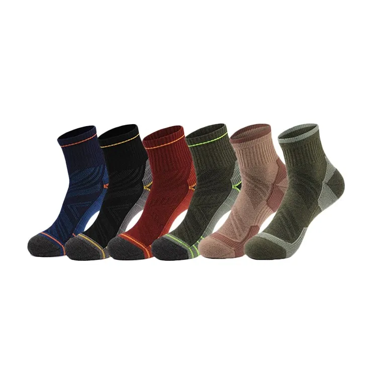 सफेद चल रहे मोजे महिलाएं